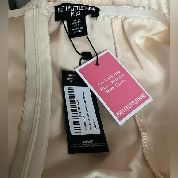 PrettyLittleThing Plus Satin bubble hem PuffBall Bardot Shift Dress NWT 12 fem - Picture 4 of 7